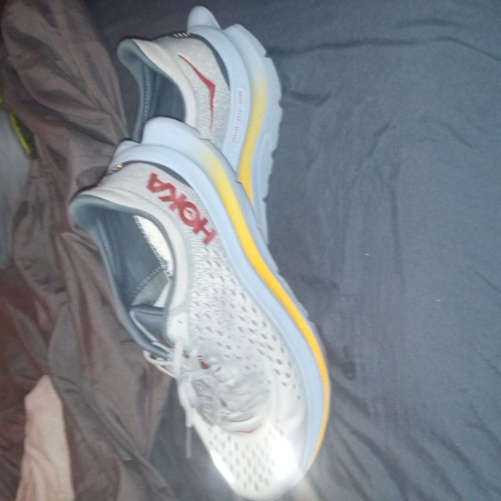 Men's HOKA kawana 10D like new
